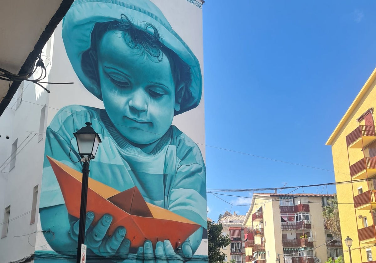 'Niña con barco', primer mural de Mon Devane en El Boquetillo.