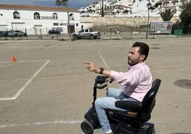 El concejal de Comercio, Antonio López, en el recinto del mercadillo.