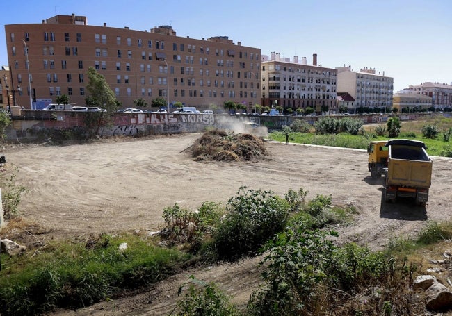 La zona sur del puente de Armiñán, tras la limpieza.