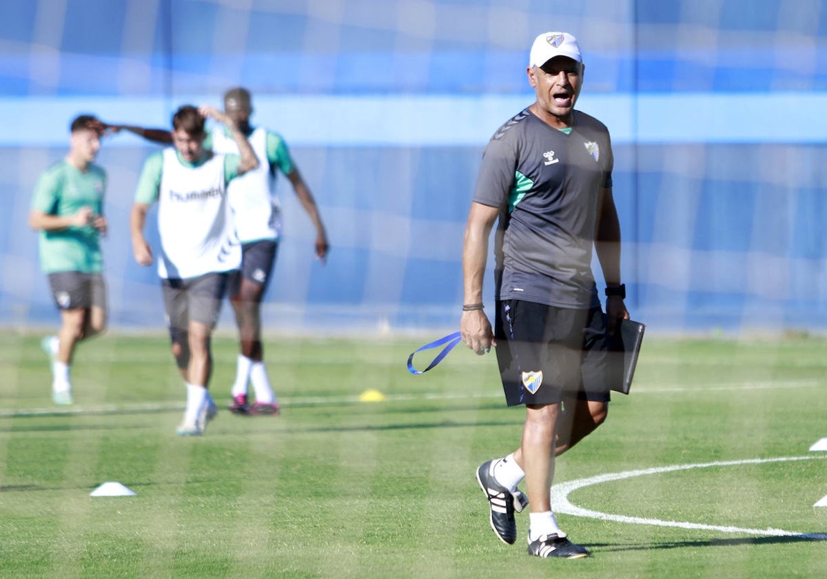 El técnico malaguista, Sergio Pellicer, en un entrenamiento reciente.