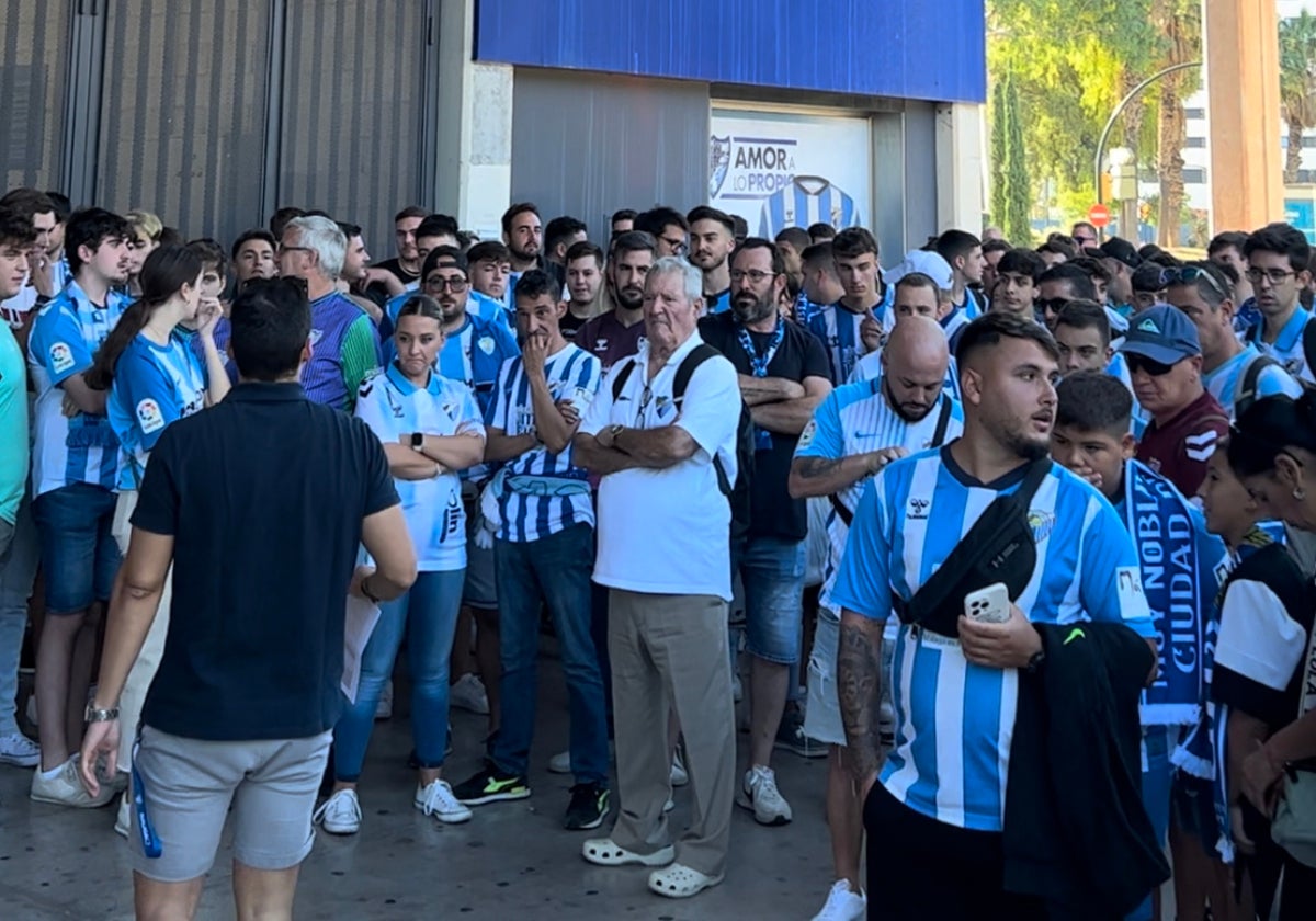 La afición del Málaga calienta motores cara al partido del Linares