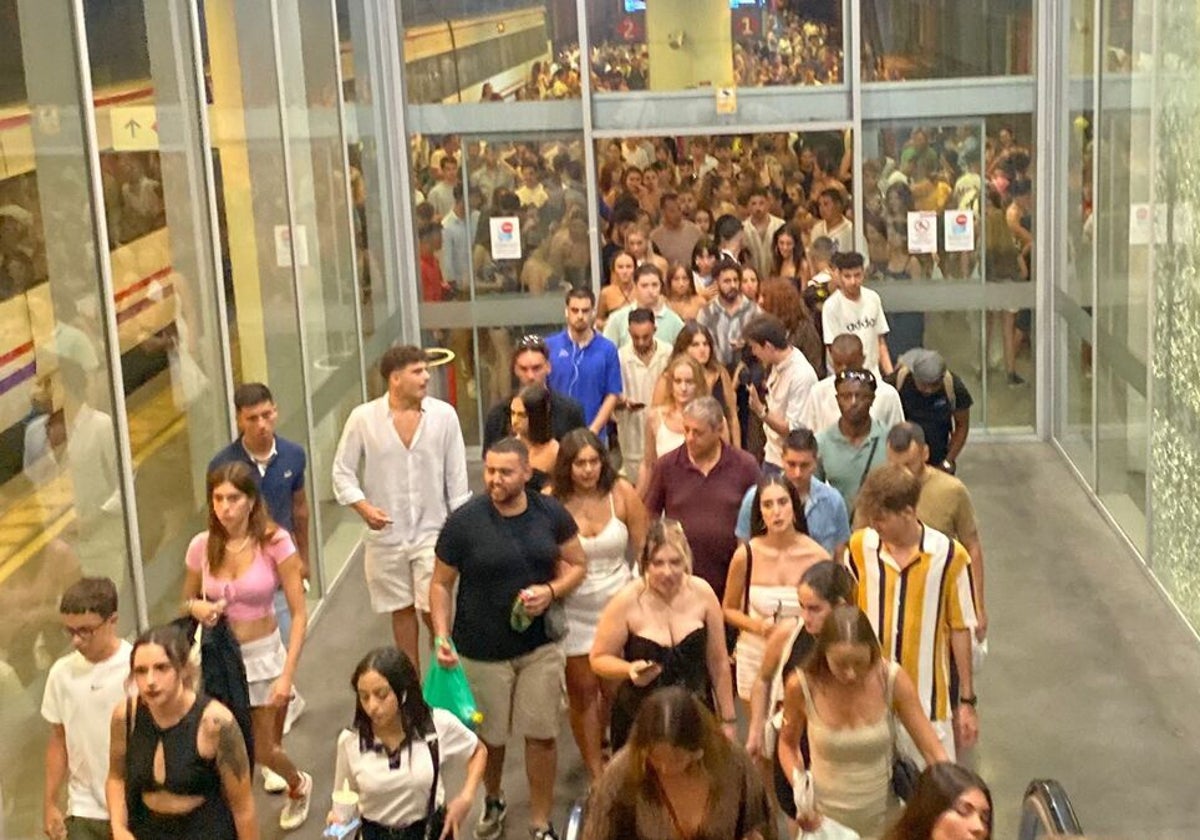 Viajeros en la estación Victoria Kent de Málaga durante la pasada feria.