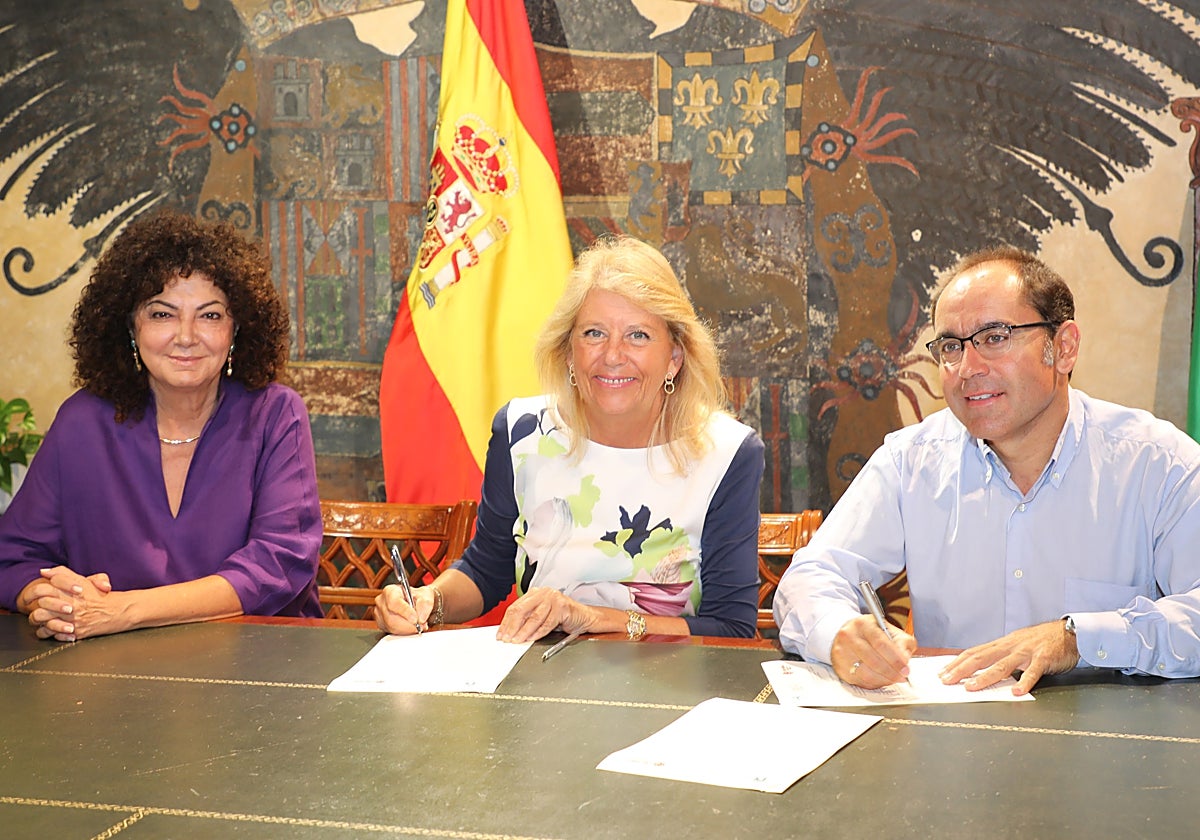 Marbella renueva su convenio anual con Cáritas