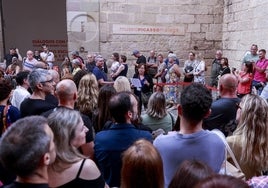 Trabajadores del Museo Picasso leen el comunicado de huelga en el primer paro el pasado 2 de junio.