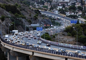 Los alcaldes claman por más transporte público y la segunda ronda oriental por las colas en la zona este de Málaga