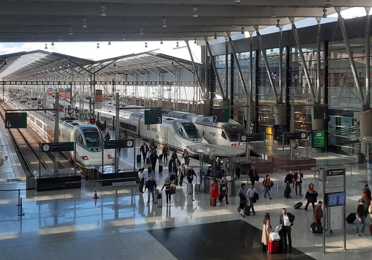 Trenes de Alta Velocidad en la estación María Zambrano de Málaga.