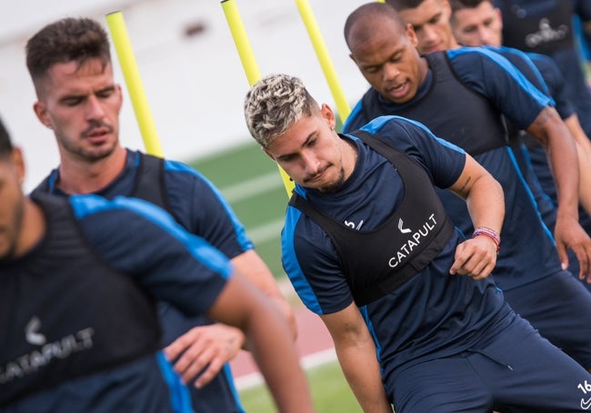 El extremo Carlos León, en un entrenamiento con el San Fernando.