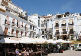 La plaza de Almijara es uno de los espacios emblemáticos de este pueblo.