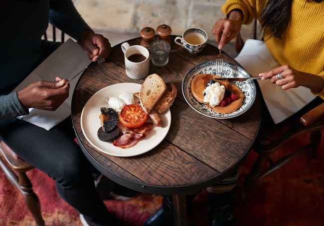 Desayuno típico en un pubs de Liverpool.