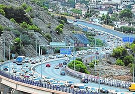 Las caravanas son una constante para venir a Málaga desde la zona este de la provincia. ñito salas