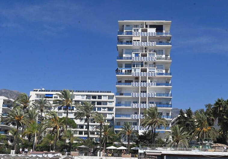 El edificio Skol cumple sesenta años de modernidad en Marbella