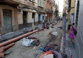 Aspecto de la calle Álamos este mismo lunes por la tarde.
