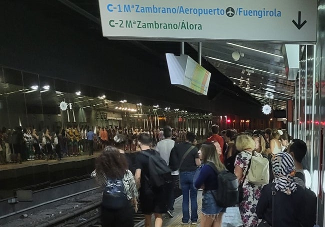 La estación Centro Alameda, atestada de viajeros.