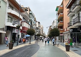 Imagen de la céntrica calle del Mar de Torre del Mar.
