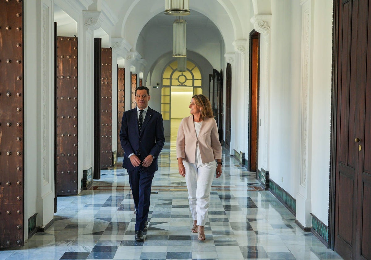 Juanma Moreno y Teresa Ribera, este jueves en el Palacio de San Telmo.