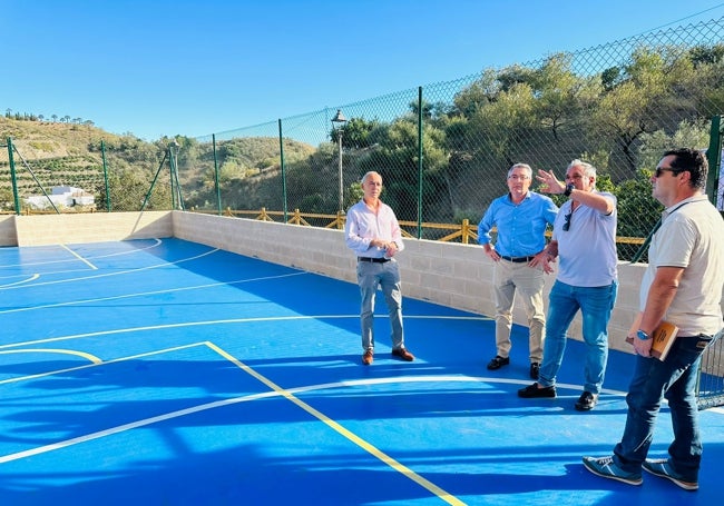 Nueva pista deportiva en la urbanización La Candelaria.