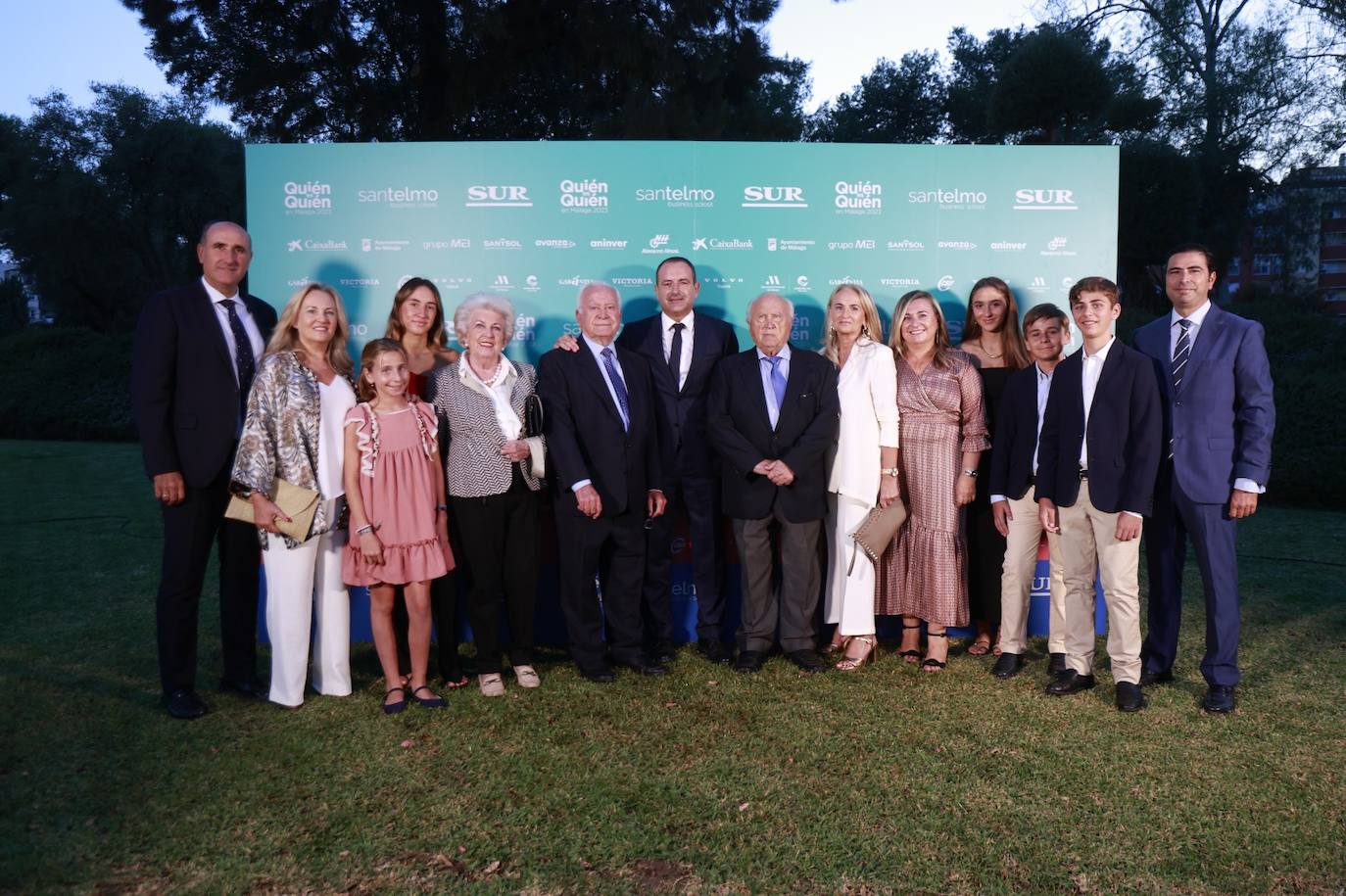 Familia Navarro junto a Manolo Castillo.