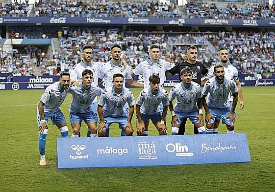 Dioni, Nelson, Roberto, Alfonso Herrero y Genaro (arriba), Víctor García, Gabilondo, Sangalli, Larrubia, Kevin y Galilea (abajo), en la alineación ante el San Fernando en la última jornada liguera.