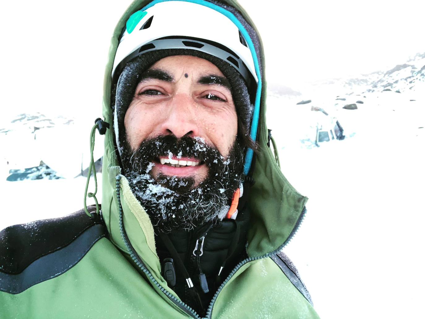 Nahia Fito, con la barba congelada un día de rodaje y a la espera de que pase una tormenta