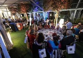 Unas 200 personas asisten a la Cena del Mantón en memoria de Imperio Argentina contra el cáncer