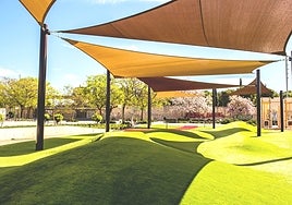 Parte del exterior del centro de autismo en Antequera, ya finalizada la obra, que cuenta con un jardín de casi 20.000 metros cuadrados.