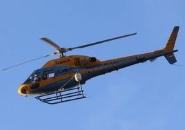 Un helicóptero de la DGT durante un vuelo de vigilancia.