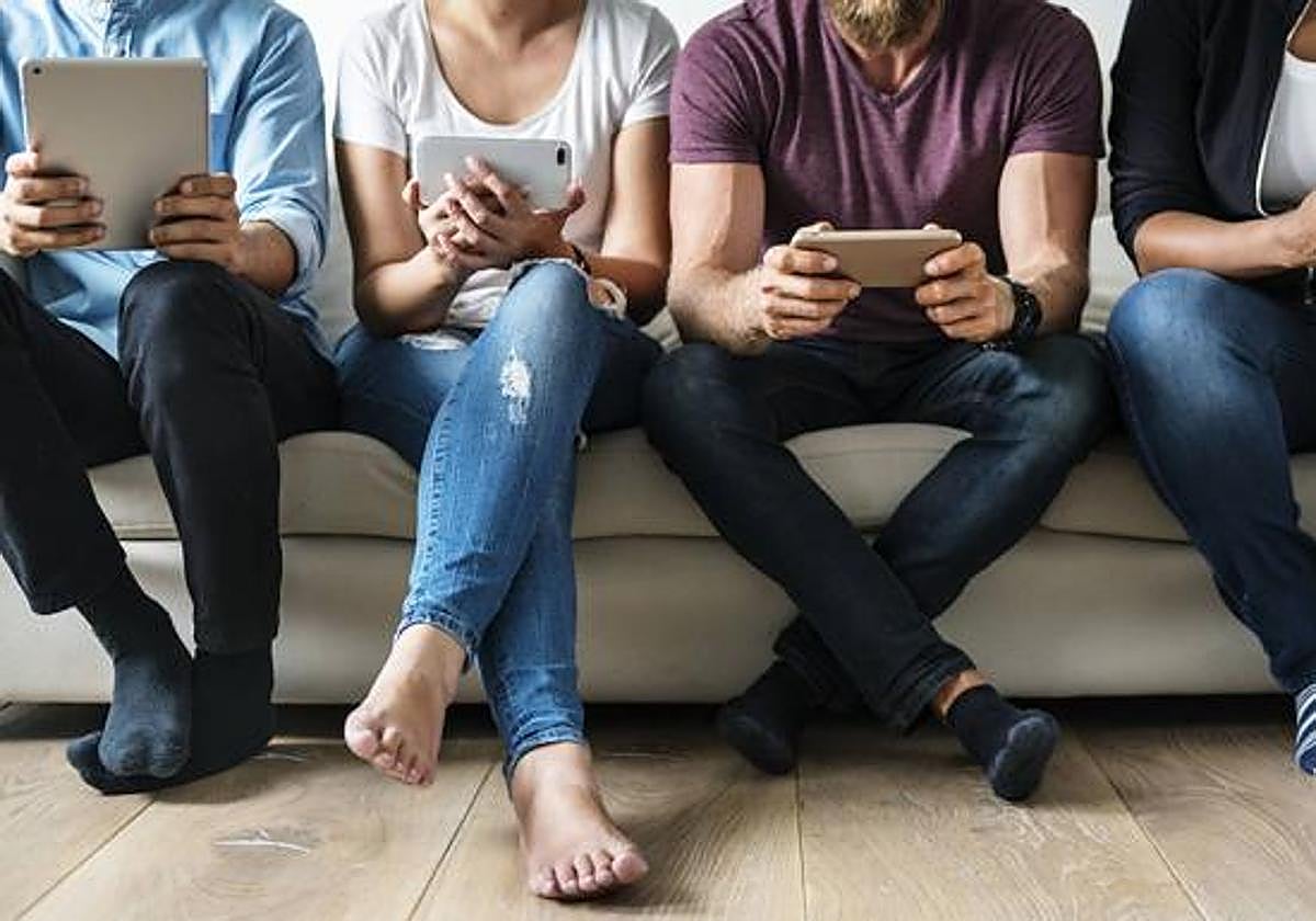 El Ayuntamiento de Málaga lanza un programa piloto de talleres formativos para familias con adolescentes