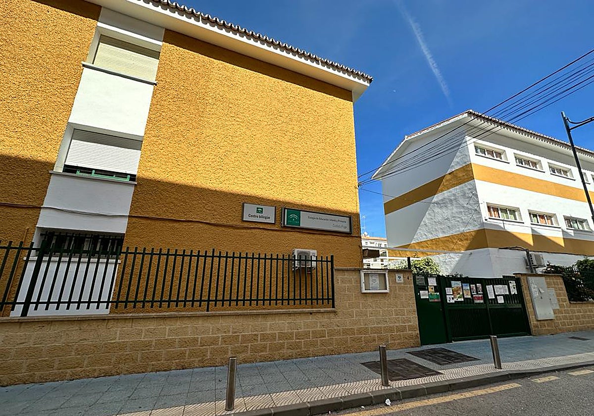 Fachada principal del colegio Custodio Puga de Torre del Mar.