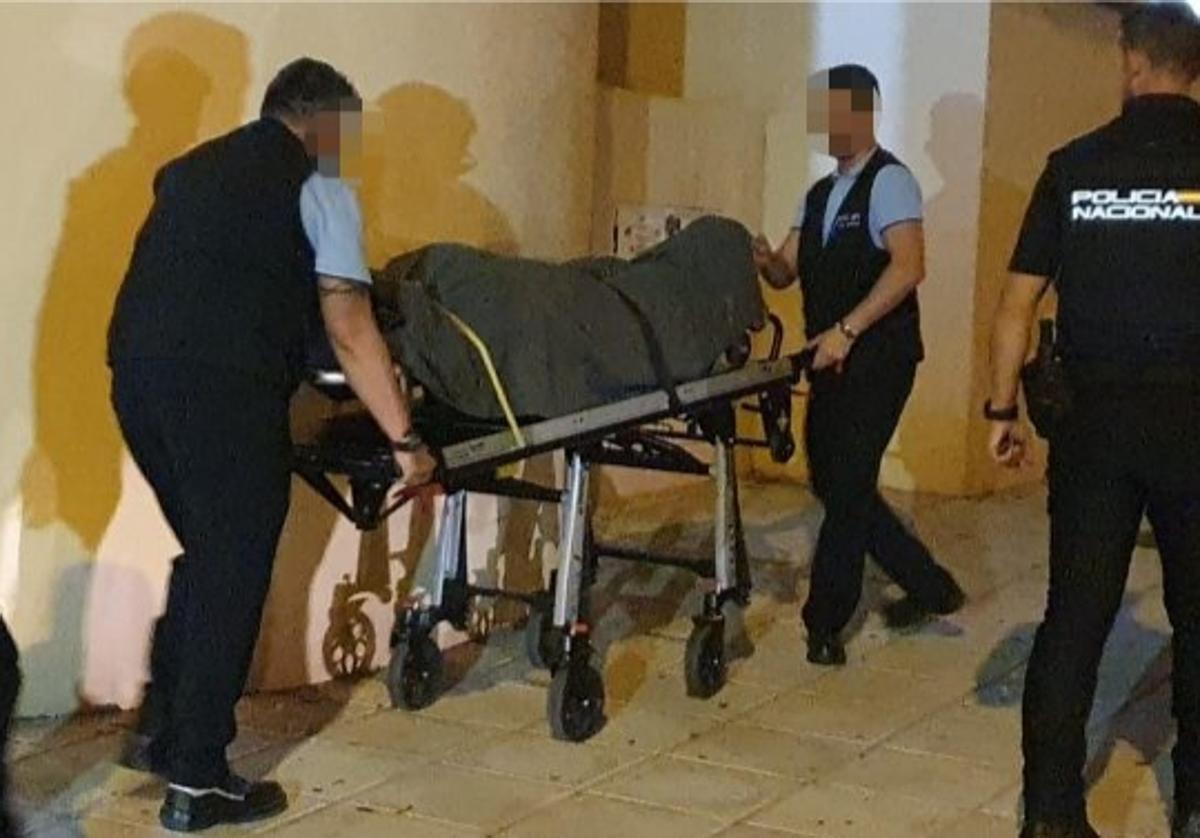 Posible crimen machista en Benalmádena: investigan si el hombre mató a su mujer de disparos de escopeta y se suicidó