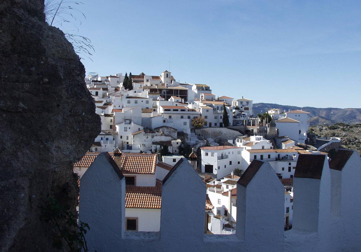 Pasado. Este pueblo conserva parte de su trazado árabe, como son los restos de la Tahona y el trazado de sus calles.