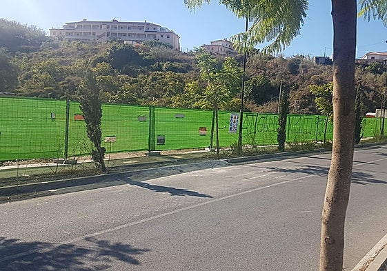 Imagen de las obras en la parcela de la urbanización Torrox-Park.