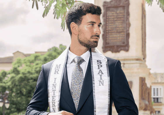 El militar y cofrade malagueño que aspira a la corona de Míster Internacional