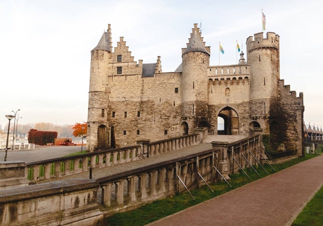 Castillo de Steen, desde el que se contemplan las mejores vistas del río y del puerto.