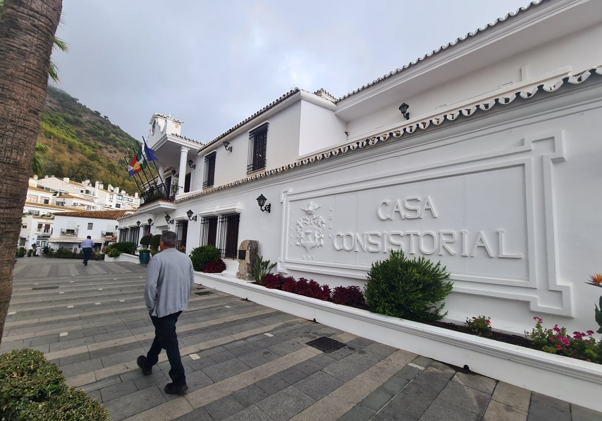 Vista del Ayuntamiento de Mijas, en la plaza Virgen de la Peña.