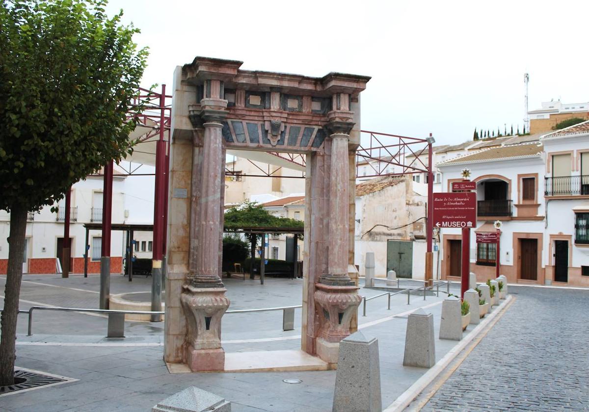 Portada de la Casa Condal de Teba situada en la plaza de la Constitución.