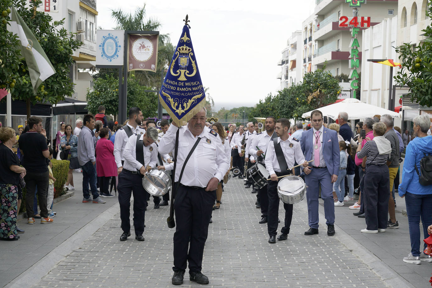 San Pedro Alcántara arropa a su patrón en el día grande de la Feria