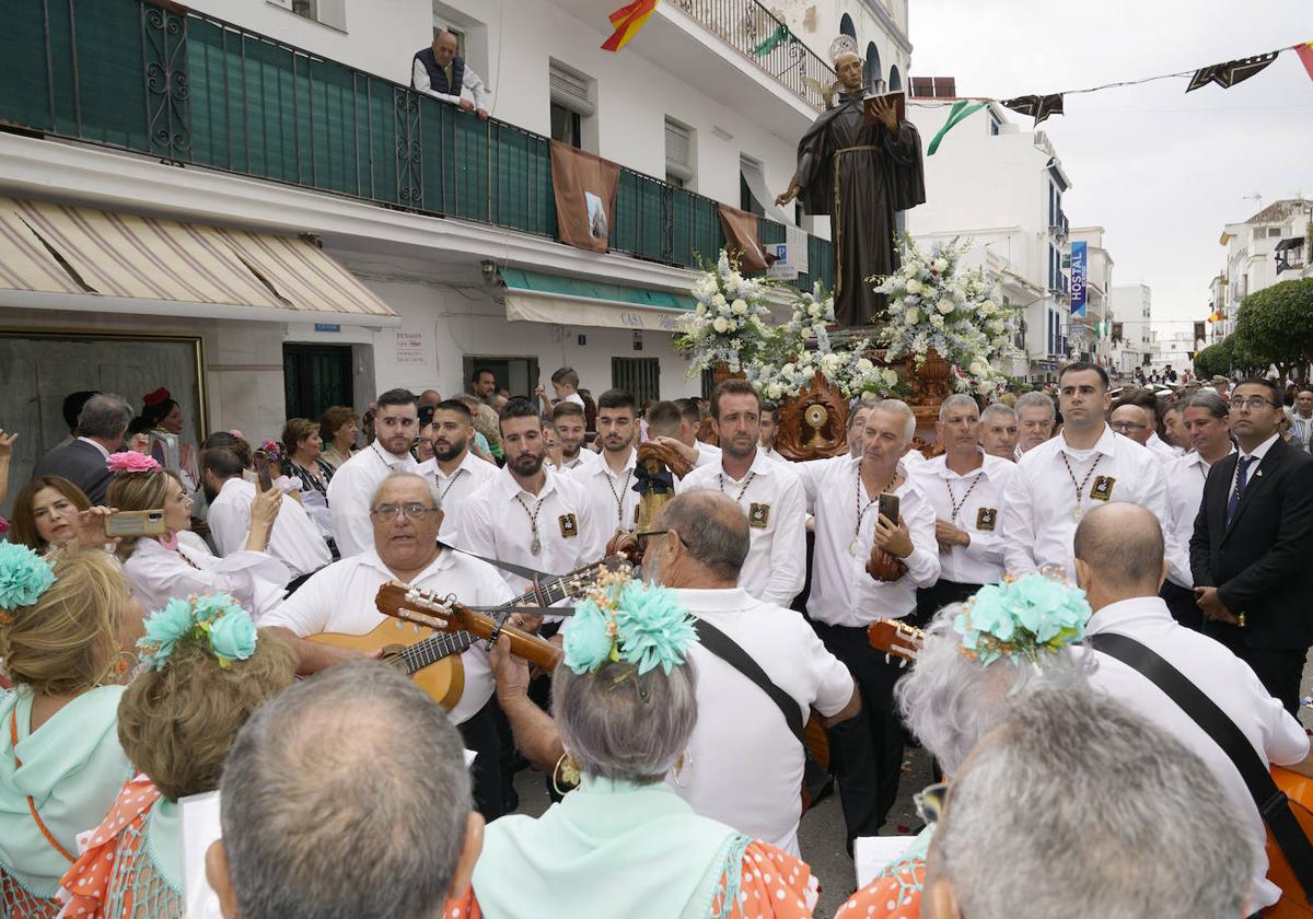 San Pedro Alcántara arropa a su patrón en el día grande de la Feria