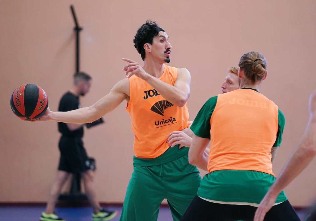 Djedovic, durante el entrenamiento de este viernes en la pista auxiliar.