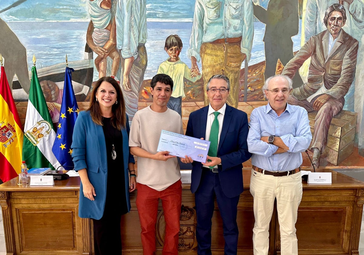 Acto de entrega del premio, este viernes en el Ayuntamiento rinconero.