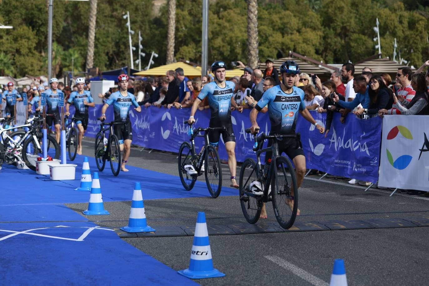 Las mejores imágenes de la primera gran prueba de triatlón de la historia en Málaga