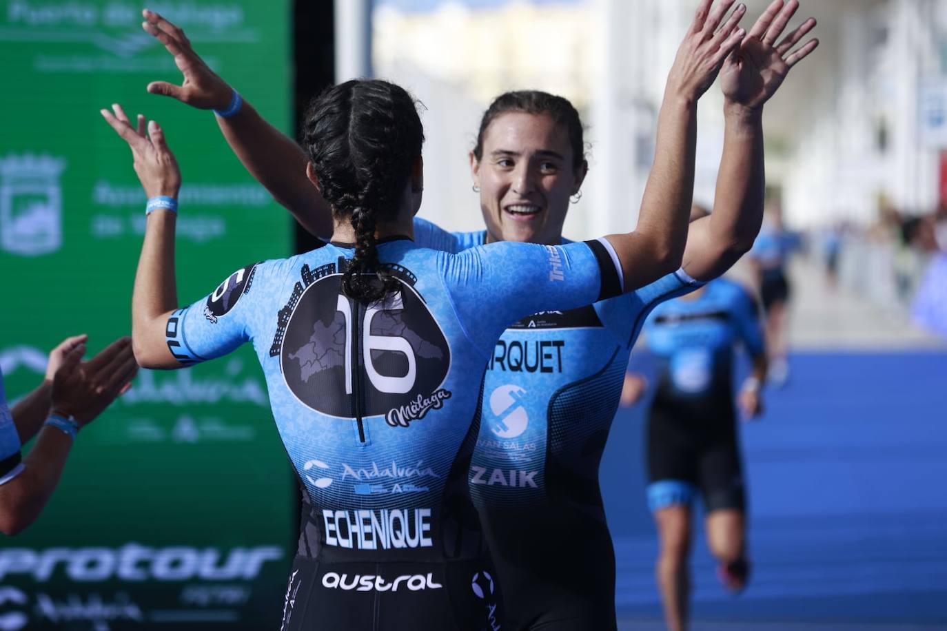 Las mejores imágenes de la primera gran prueba de triatlón de la historia en Málaga