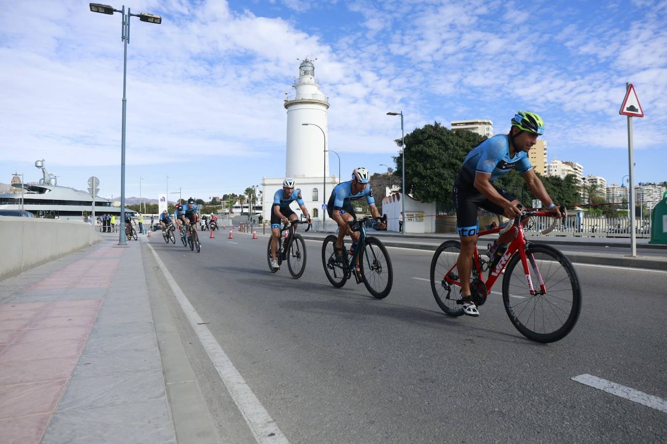 Las mejores imágenes de la primera gran prueba de triatlón de la historia en Málaga