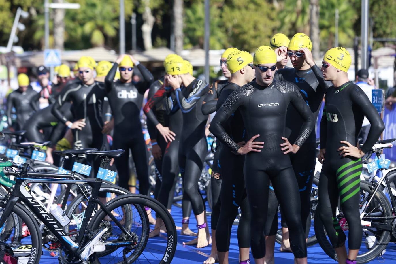 Las mejores imágenes de la primera gran prueba de triatlón de la historia en Málaga