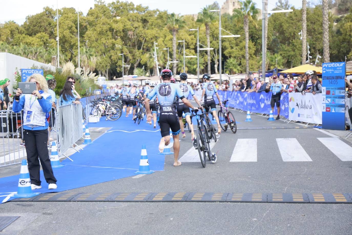 Las mejores imágenes de la primera gran prueba de triatlón de la historia en Málaga