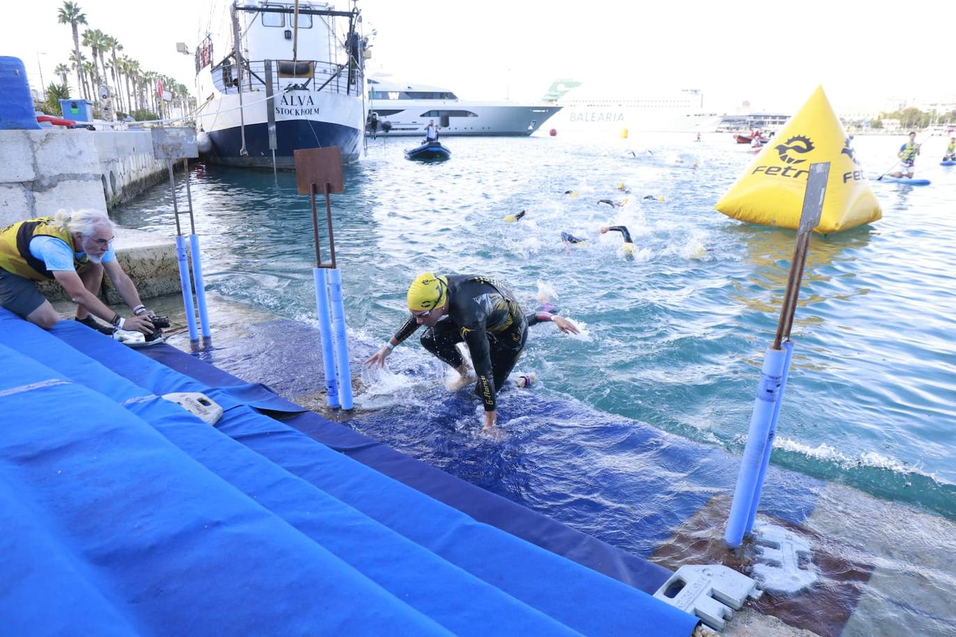 Las mejores imágenes de la primera gran prueba de triatlón de la historia en Málaga