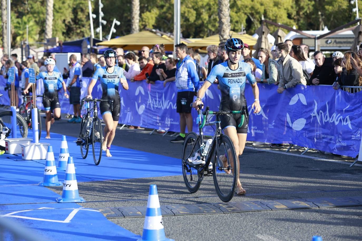 Las mejores imágenes de la primera gran prueba de triatlón de la historia en Málaga