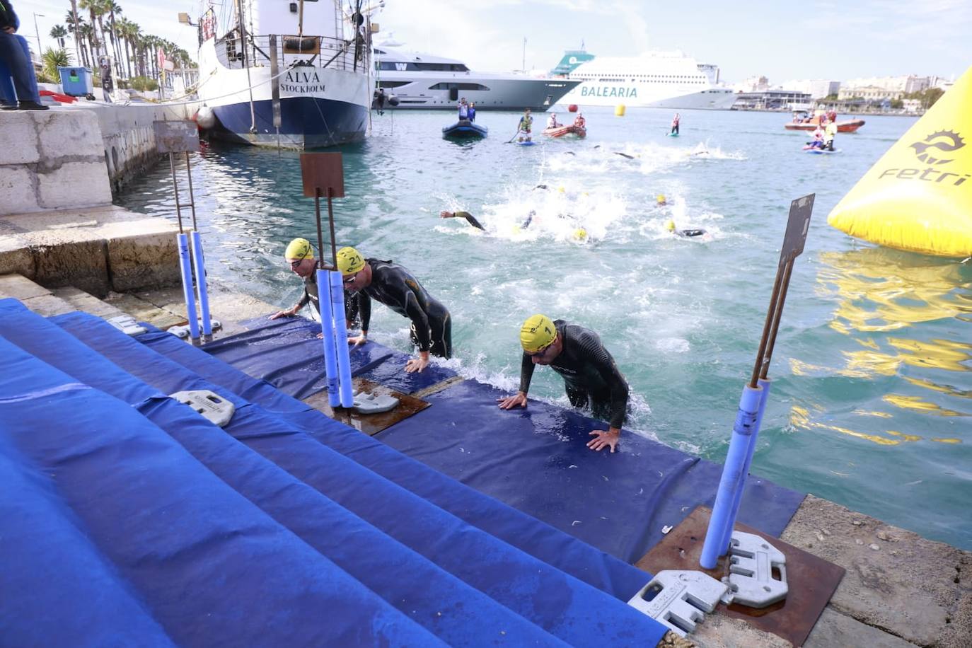 Las mejores imágenes de la primera gran prueba de triatlón de la historia en Málaga