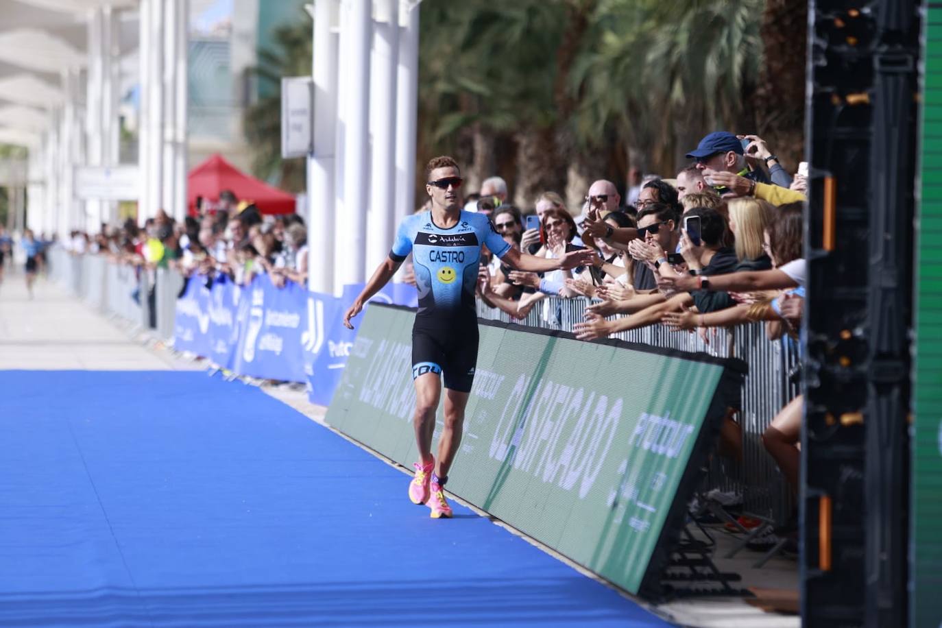 Las mejores imágenes de la primera gran prueba de triatlón de la historia en Málaga