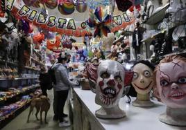 Intensifican las inspecciones de disfraces, caretas y máscaras ante la proximidad de la fiesta de Halloween