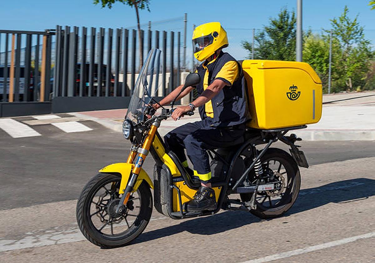 245 personas se incorporan desde este lunes a un puesto de trabajo fijo en Correos en Málaga